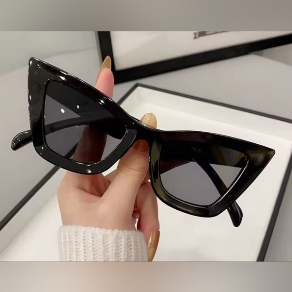 Cat Eye Women Sunglasses  FASHION VINTAGE Black